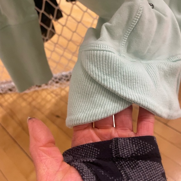 Size 4 Lululemon Stressless Pullover - Picture 5 of 5